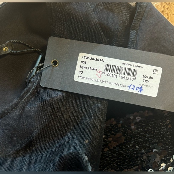 Two’e- 2 pc suit with sequin detailing - Picture 2 of 16